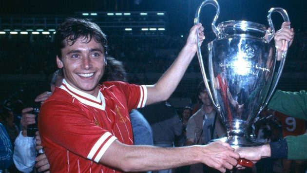 Irský fotbalista Michael Robinson podlehl rakovině. Irský fotbalista Michael Robinson podlehl rakovině.