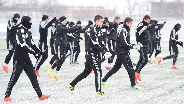 Fotbalisté Karviné polykají první tréninkové dávky zimní přípravy. Fotbalisté Karviné polykají první tréninkové dávky zimní přípravy.