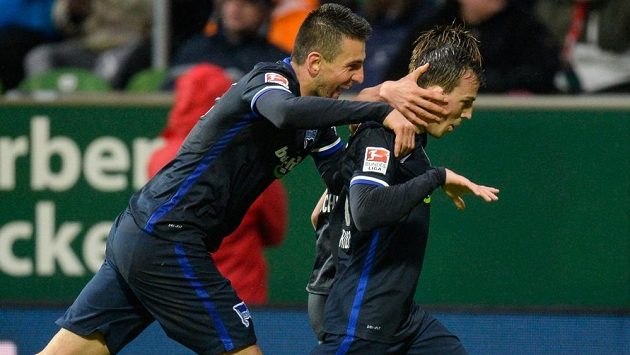 Vladimír Darida (vpravo) se raduje z parádního gólu do sítě Werderu Brémy. Vladimír Darida (vpravo) se raduje z parádního gólu do sítě Werderu Brémy.