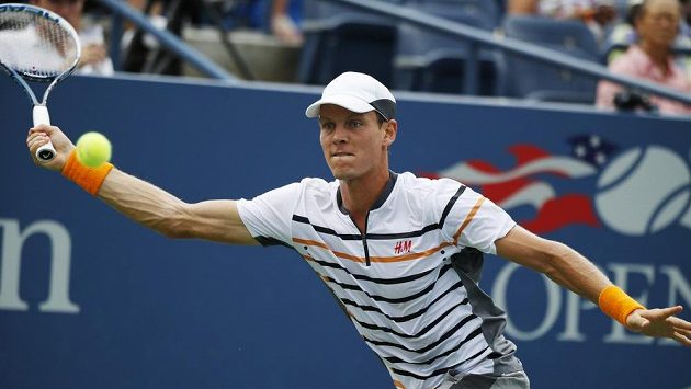 Český tenista Tomáš Berdych v utkání 3. kola US Open s Rusem Gabašvilim. Český tenista Tomáš Berdych v utkání 3. kola US Open s Rusem Gabašvilim.