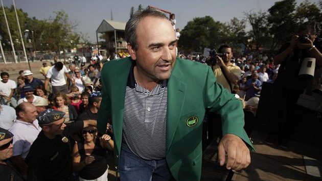 Vítěz dvou golfových majorů Ángel Cabrera byl zatčen v Riu de Janeiro kvůli obvinění z domácího násilí. Vítěz dvou golfových majorů Ángel Cabrera byl zatčen v Riu de Janeiro kvůli obvinění z domácího násilí.