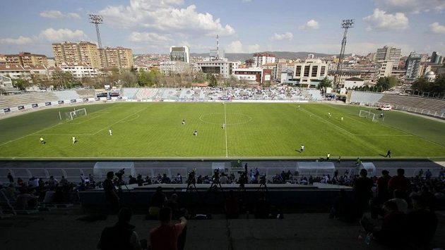 Nejvyšší soutěž v Kosovu - duel mezi týmy KF Priština a KF Llapi. Nejvyšší soutěž v Kosovu - duel mezi týmy KF Priština a KF Llapi.