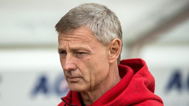 Trenér Sparty Praha Zdeněk Ščasný během utkání v Teplicích. Trenér Sparty Praha Zdeněk Ščasný během utkání v Teplicích.