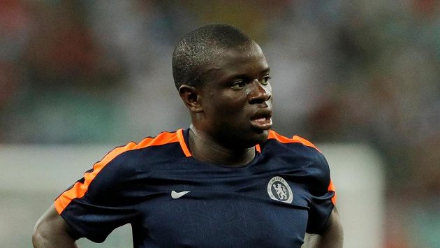 N'Golo Kanté z Chelsea při rozcvičení před finále EL v Baku. N'Golo Kanté z Chelsea při rozcvičení před finále EL v Baku.