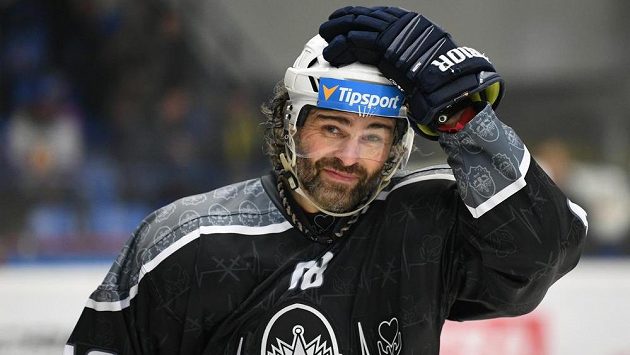 To bude zapeklité, jako by už signalizoval výraz Jaromíra Jágra před pátečním klíčovým utkáním Kladna v Litvínově. To bude zapeklité, jako by už signalizoval výraz Jaromíra Jágra před pátečním klíčovým utkáním Kladna v Litvínově.
