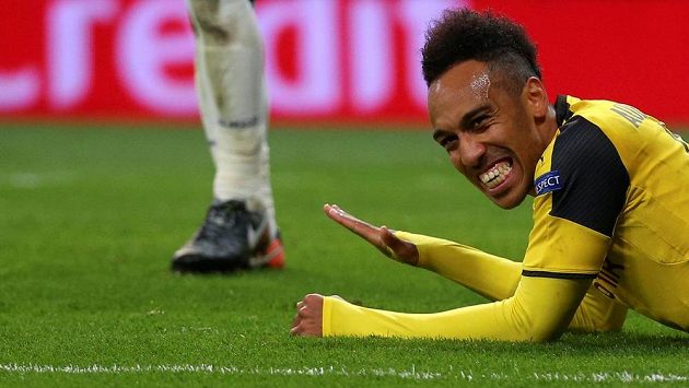 Dortmundský Pierre-Emerick Aubameyang v duelu s Realem Madrid. Dortmundský Pierre-Emerick Aubameyang v duelu s Realem Madrid.