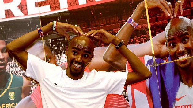 Britský běžec Mo Farah a jeho charakteristická póza. Britský běžec Mo Farah a jeho charakteristická póza.