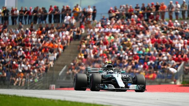 Valtteri Bottas při kvalifikaci na Velkou cenu Rakouska formule 1. Valtteri Bottas při kvalifikaci na Velkou cenu Rakouska formule 1.