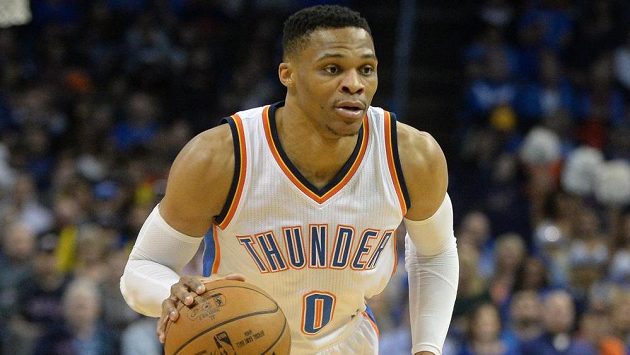 Rozehrávač Oklahomy Russell Westbrook se zapsal do historie NBA. Rozehrávač Oklahomy Russell Westbrook se zapsal do historie NBA.