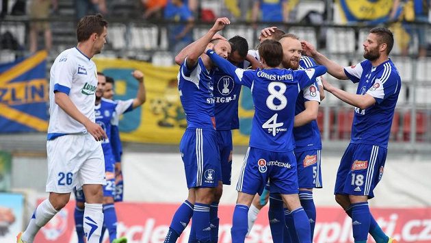 Fotbalisté Olomouce se radují z gólu proti Zlínu. Fotbalisté Olomouce se radují z gólu proti Zlínu.