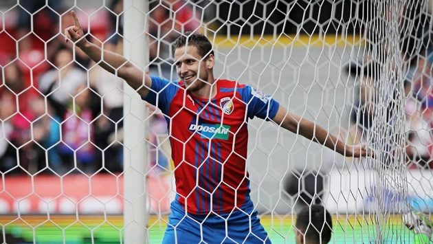 Plzeňský záložník Jan Kovařík se raduje z branky. Plzeňský záložník Jan Kovařík se raduje z branky.