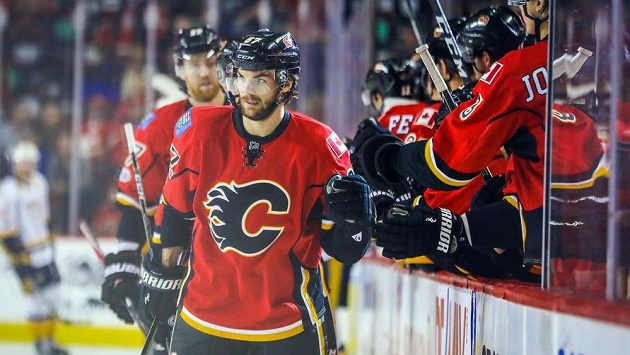 Michael Frolík (67) z calgary se raduje po gólu proti Nashvillu. Michael Frolík (67) z calgary se raduje po gólu proti Nashvillu.