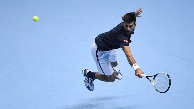 Srbský tenista Novak Djokovič v úvodním utkání na Turnaji mistrů. Srbský tenista Novak Djokovič v úvodním utkání na Turnaji mistrů.