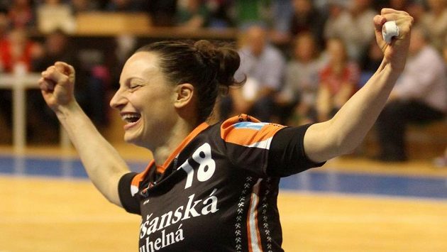 Radující se Tereza Chmelařová z Mostu. Radující se Tereza Chmelařová z Mostu.