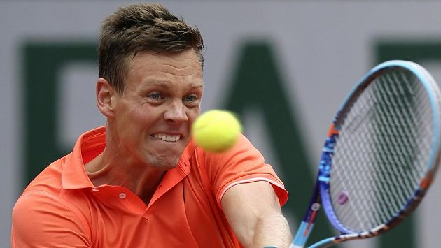Český tenista Tomáš Berdych během osmifinále French Open. Český tenista Tomáš Berdych během osmifinále French Open.