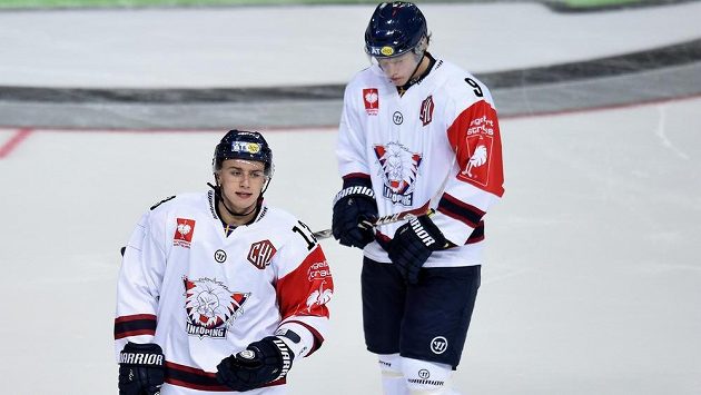 Jakub Vrána (vlevo) v dresu Linköpingu v hokejové Lize mistrů. Jakub Vrána (vlevo) v dresu Linköpingu v hokejové Lize mistrů.