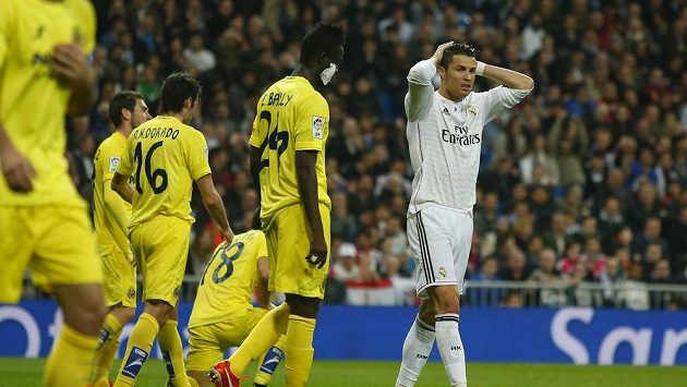 Cristiano Ronaldo lituje neproměněné šance v zápase s Villarrealem. Cristiano Ronaldo lituje neproměněné šance v zápase s Villarrealem.