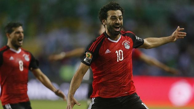 Egypťan Mohamed Salah jásá, jeho tým postupuje, vyřadil Burkinu Faso. Egypťan Mohamed Salah jásá, jeho tým postupuje, vyřadil Burkinu Faso.