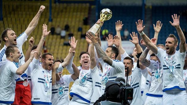 Fotbalisté Mladé Boleslaví oslavují vítězství ve finále MOL Cupu nad Jabloncem. Fotbalisté Mladé Boleslaví oslavují vítězství ve finále MOL Cupu nad Jabloncem.