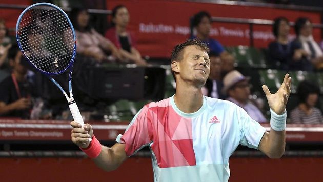 Český tenista Tomáš Berdych na turnaji v Tokiu. Český tenista Tomáš Berdych na turnaji v Tokiu.