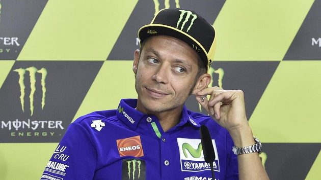 Ital Valentino Rossi na tiskové konferenci. Ital Valentino Rossi na tiskové konferenci.