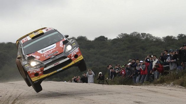 Český závodník Martin Prokop se svým vozem v Argentinské rallye. Český závodník Martin Prokop se svým vozem v Argentinské rallye.