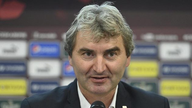 Trenér fotbalové reprezentace do 21 let Jan Suchopárek. Trenér fotbalové reprezentace do 21 let Jan Suchopárek.