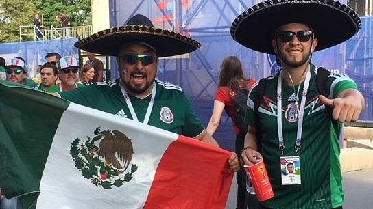 Hrdost mexických fanoušků na jejich národní tým je obrovská. Hrdost mexických fanoušků na jejich národní tým je obrovská.