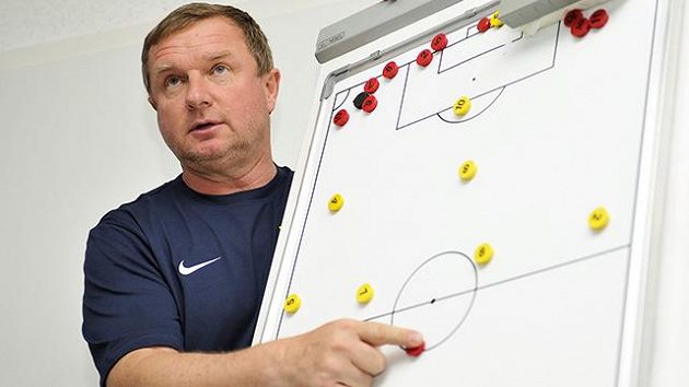 Pavel Vrba už udílí pokyny v ruštině. Pavel Vrba už udílí pokyny v ruštině.