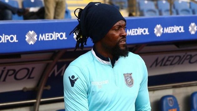 Emmanuel Adebayor bude i nadále hrát v Turecku Emmanuel Adebayor bude i nadále hrát v Turecku
