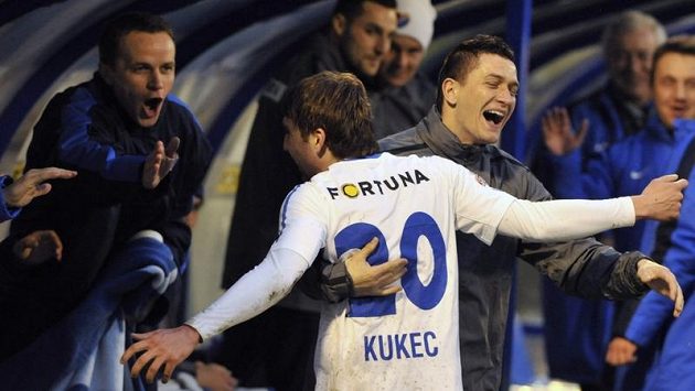 Davor Kukec z Baníku se na střídačce raduje z gólu. Davor Kukec z Baníku se na střídačce raduje z gólu.