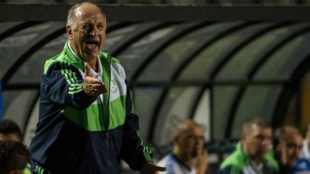 Luiz Felipe Scolari ještě na lavičce brazilského týmu Palmeiras. Luiz Felipe Scolari ještě na lavičce brazilského týmu Palmeiras.