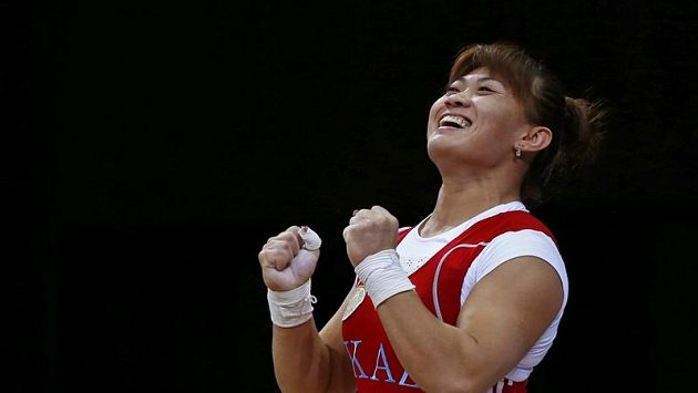 Maiya Manezaová z Kazachstánu se raduje z vítězství na olympijských hrách v Londýně. Maiya Manezaová z Kazachstánu se raduje z vítězství na olympijských hrách v Londýně.