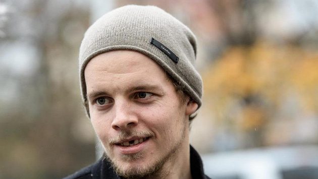 Andrej Nestrašil přichází na sraz hokejové reprezentace před turnajem Karjala. Andrej Nestrašil přichází na sraz hokejové reprezentace před turnajem Karjala.