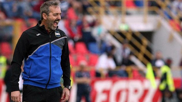 Trenér fotbalistů AC Milán Marco Giampaolo musí zapomenout na to, že povede tým v Evropské lize. AC Milán dostal od UEFA trest. Trenér fotbalistů AC Milán Marco Giampaolo musí zapomenout na to, že povede tým v Evropské lize. AC Milán dostal od UEFA trest.