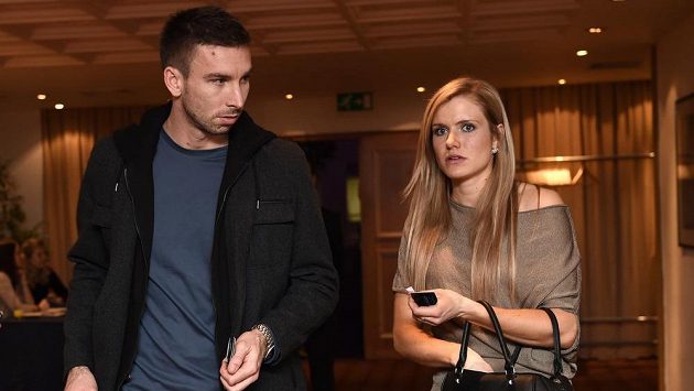 Badmintonista Petr Koukal s přítelkyní Gabrielou Soukalovou. Badmintonista Petr Koukal s přítelkyní Gabrielou Soukalovou.