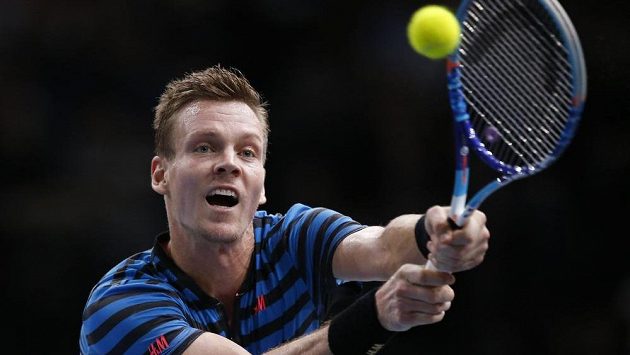 Tomáš Berdych v semifinále v Paříži vzdoroval Novaku Djokovičovi ze Srbska. Tomáš Berdych v semifinále v Paříži vzdoroval Novaku Djokovičovi ze Srbska.