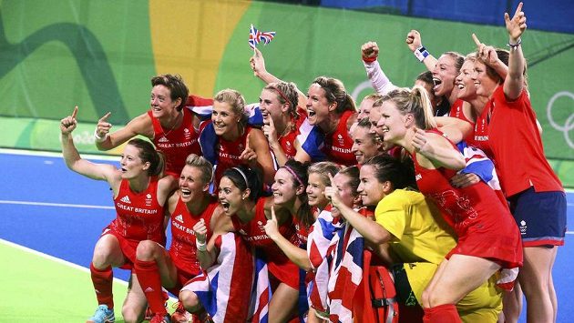 Pozemní hokejistky Velké Británie se radují z olympijského vítězství. Pozemní hokejistky Velké Británie se radují z olympijského vítězství.