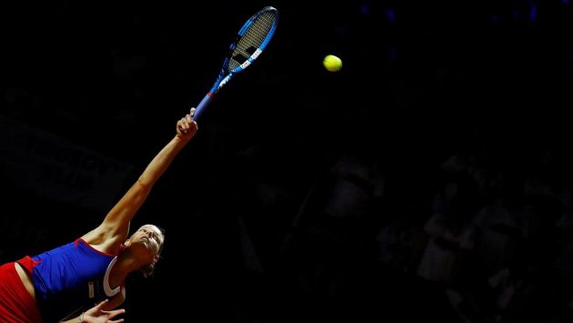 Karolína Plíšková nasázela v duelu s Angelique Kerberovou patnáct es. Karolína Plíšková nasázela v duelu s Angelique Kerberovou patnáct es.
