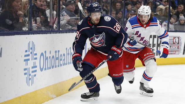 Oliver Bjorkstrand (vlevo) z Columbusu a Artěmi Panarin z NY Rangers. Oliver Bjorkstrand (vlevo) z Columbusu a Artěmi Panarin z NY Rangers.