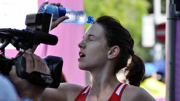 Anežka Drahotová v cíli závodu na 20 km chůze na mistrovství Evropy v Curychu, kde vybojovala bronzovou medaili. Anežka Drahotová v cíli závodu na 20 km chůze na mistrovství Evropy v Curychu, kde vybojovala bronzovou medaili.