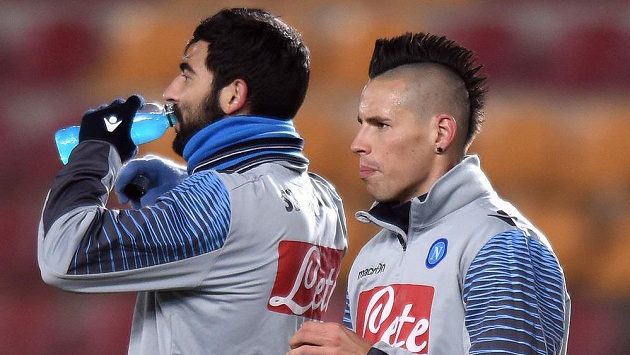 Fotbalisté Neapole Marek Hamšík (vlevo) a Raúl Albiol. Fotbalisté Neapole Marek Hamšík (vlevo) a Raúl Albiol.