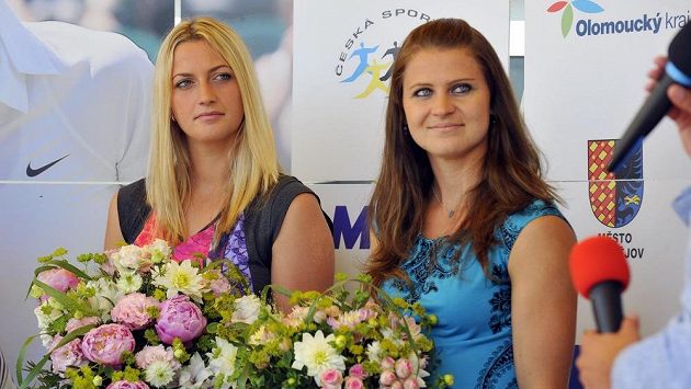 V prostějovském tenisovém centru se konalo setkání s dvojnásobnou vítězkou tenisového Wimbledonu Petrou Kvitovou (vlevo) a semifinalistkou turnaje Lucií Šafářovou (vpravo). V prostějovském tenisovém centru se konalo setkání s dvojnásobnou vítězkou tenisového Wimbledonu Petrou Kvitovou (vlevo) a semifinalistkou turnaje Lucií Šafářovou (vpravo).