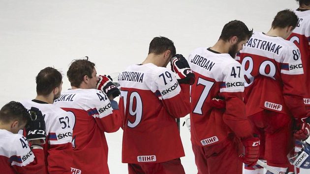 Smutek. Čeští hokejisté medaile na světovém šampionátu v Rusku nezískají. Ve čtvrtfinále nestačili na Spojené státy. Smutek. Čeští hokejisté medaile na světovém šampionátu v Rusku nezískají. Ve čtvrtfinále nestačili na Spojené státy.