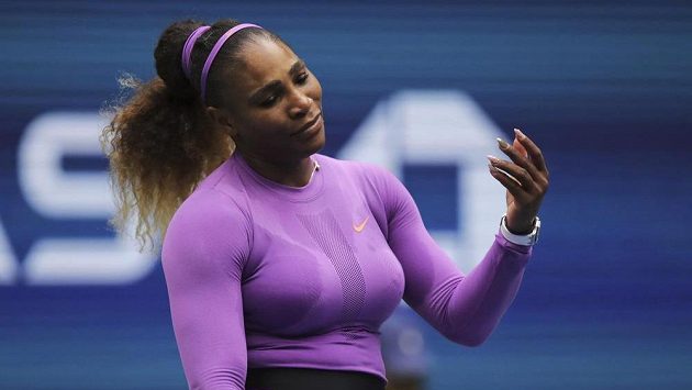 Serena Williamsová se během finále US Open ocitla v problémech. Serena Williamsová se během finále US Open ocitla v problémech.