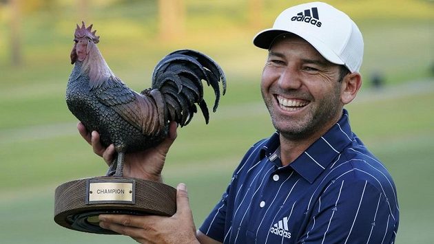 Španělský golfista Sergio García vybojoval jedenácté turnajové vítězství na PGA Tour a triumf v Jacksonu věnoval svým dvěma strýcům, o které přišel v souvislosti s pandemií koronaviru. Španělský golfista Sergio García vybojoval jedenácté turnajové vítězství na PGA Tour a triumf v Jacksonu věnoval svým dvěma strýcům, o které přišel v souvislosti s pandemií koronaviru.
