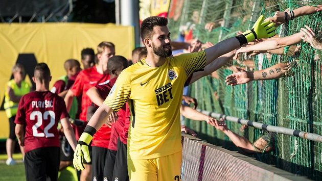 Brnakář Sparty Tomáš Koubek po utkání v Mladé Boleslavi. Brnakář Sparty Tomáš Koubek po utkání v Mladé Boleslavi.