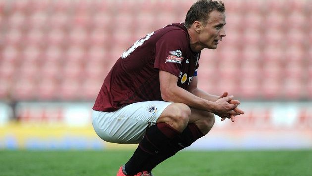 Jiří Jarošík ze Sparty po utkání semifinále Poháru České pošty mezi AC Sparta Praha a FK Mladá Boleslav. Jiří Jarošík ze Sparty po utkání semifinále Poháru České pošty mezi AC Sparta Praha a FK Mladá Boleslav.