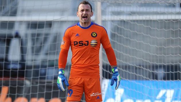 Brankář Vysočiny Jihlava Jaromír Blažek v utkání 19. kola fotbalové Gambrinus ligy na hřišti pražské Dukly. Brankář Vysočiny Jihlava Jaromír Blažek v utkání 19. kola fotbalové Gambrinus ligy na hřišti pražské Dukly.