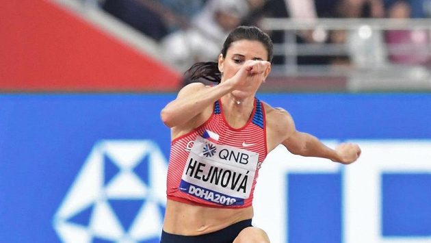 Zuzana Hejnová ve finále běhu na 400 metrů překážek. Zuzana Hejnová ve finále běhu na 400 metrů překážek.
